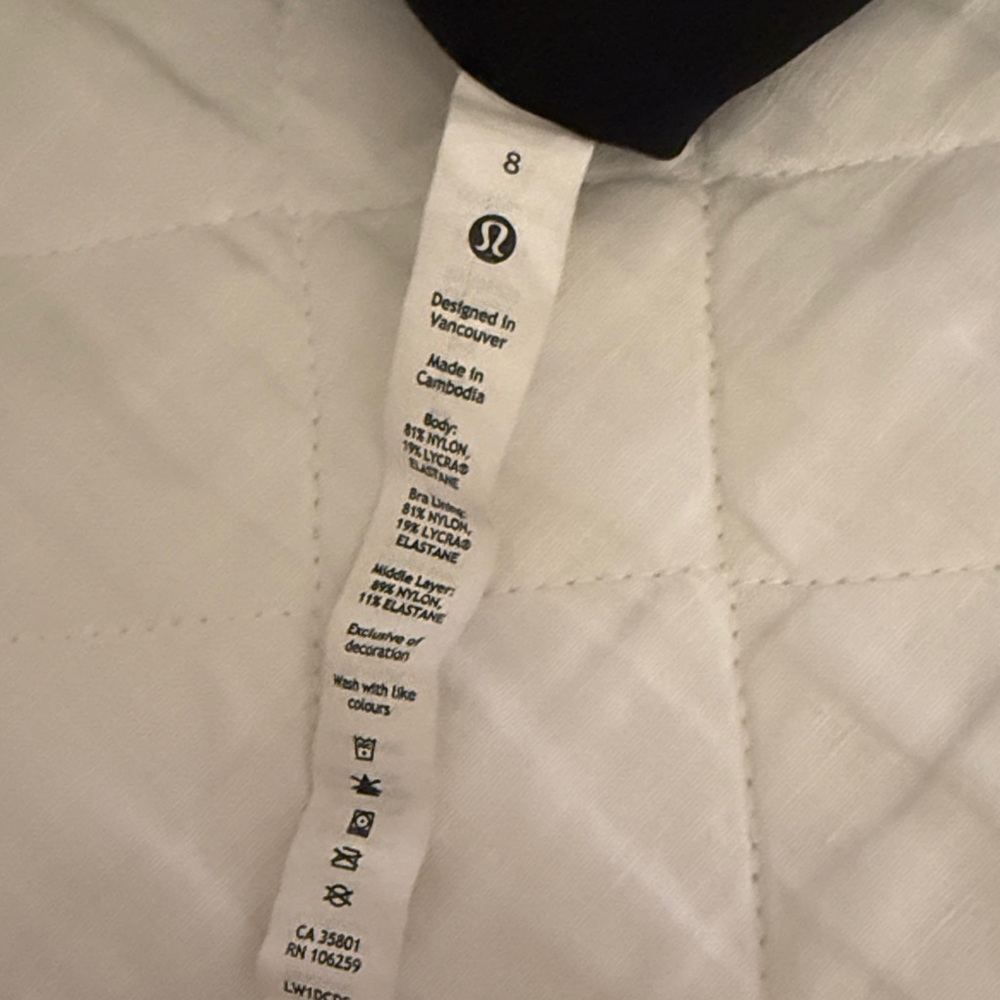 EUC lululemon athletica fitted cropped tank in black - Size 8 with built in bra - Picture 3 of 3